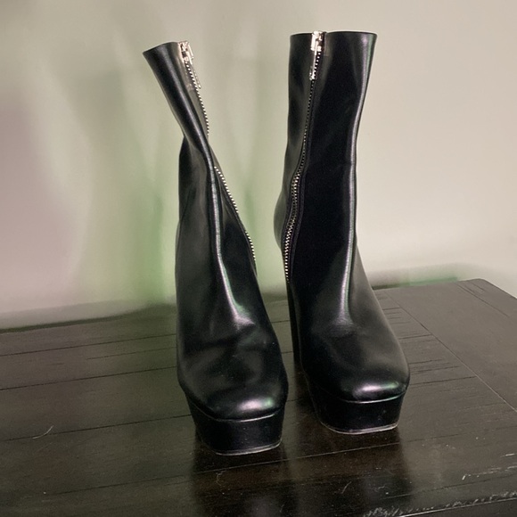 Gucci Black Leather Platform Boots - Picture 7 of 10